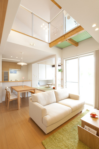 【吹抜けリビングの暖かいお家】 小松市糸町モデルハウスのメイン画像