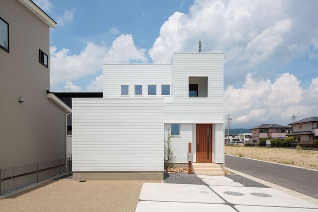 【岐阜県本巣郡・建売住宅】「吹き抜けのある、白いハコの家」のメイン画像