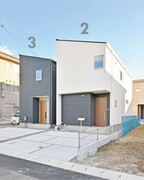 《岡山市北区大安寺東町》スタイリッシュな外観の２邸オープンハウス（提案住宅）のメイン画像