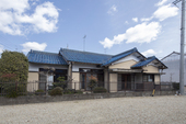 リノベーション前の外観　築５３年のごく普通の日本家屋でした。