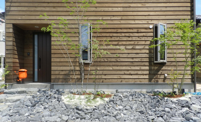 自然素材と無垢の木に囲まれた家なのに、家まるごとエアコン１台で空調出来る高性能な『木ごこちの良い家』のメイン画像