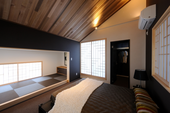 和モダンな寝室は、大人の雰囲気に仕上がっています。