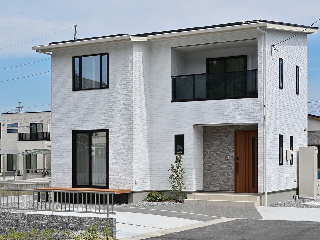 【津山市河辺】大型ソーラー12.8kW搭載で約3000万円節約利益の出る建売モデルハウス