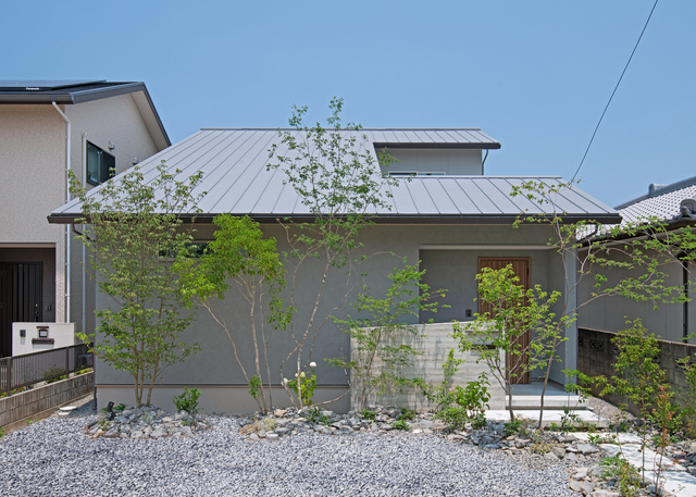 【円座モデルハウス】中庭と繋がる大屋根の家のメイン画像